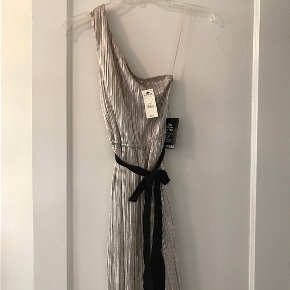 Dresses & Skirts - Size 0, never worn, Express one strapped dress